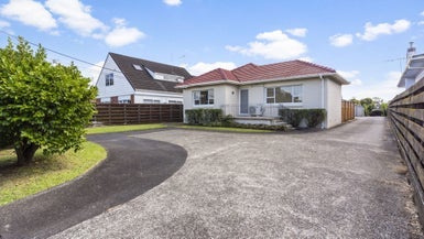 1/137 Shakespeare Road, Milford, Auckland - Carousel 1