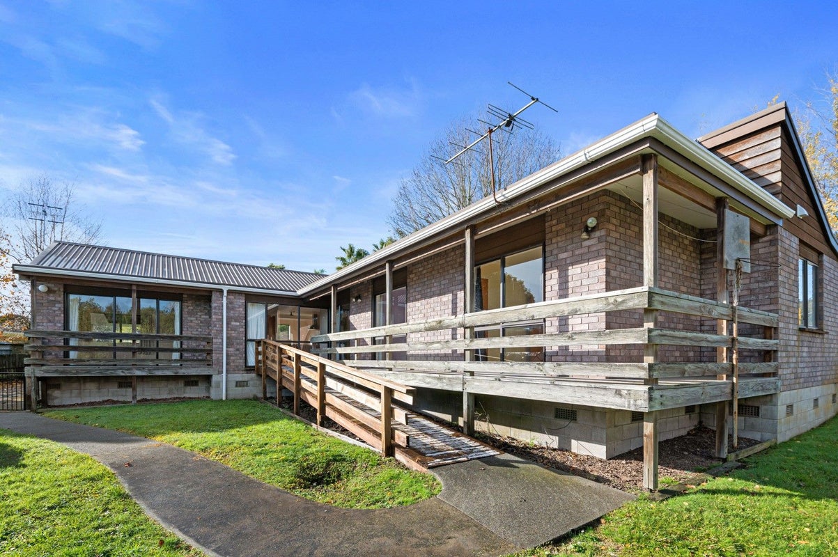 7 Waitawa Place, Lynmore, Rotorua - Carousel 1