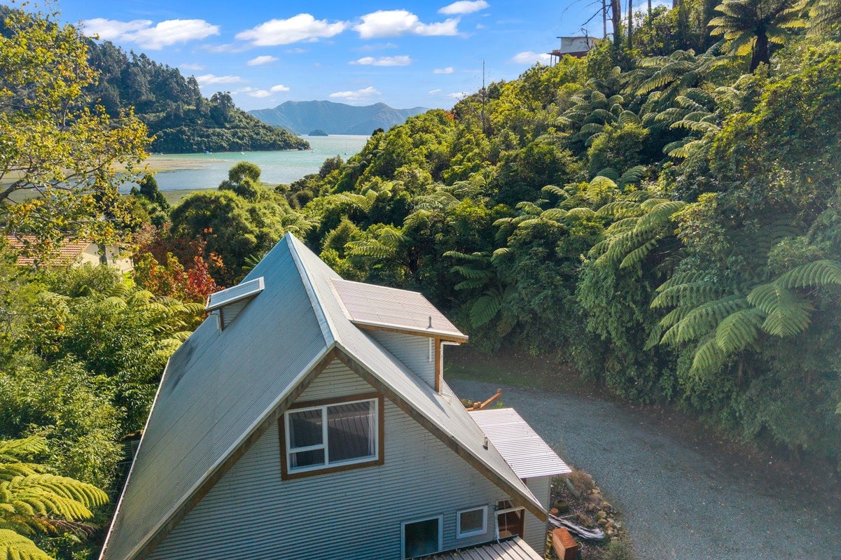 34 Mccormicks Road, Whatamango Bay, Picton - Carousel 2