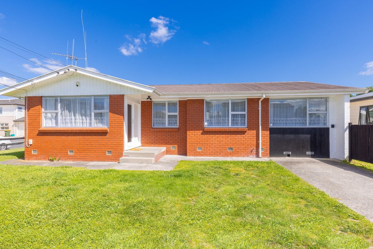 37 May Street, Hamilton East, Hamilton - Carousel 1