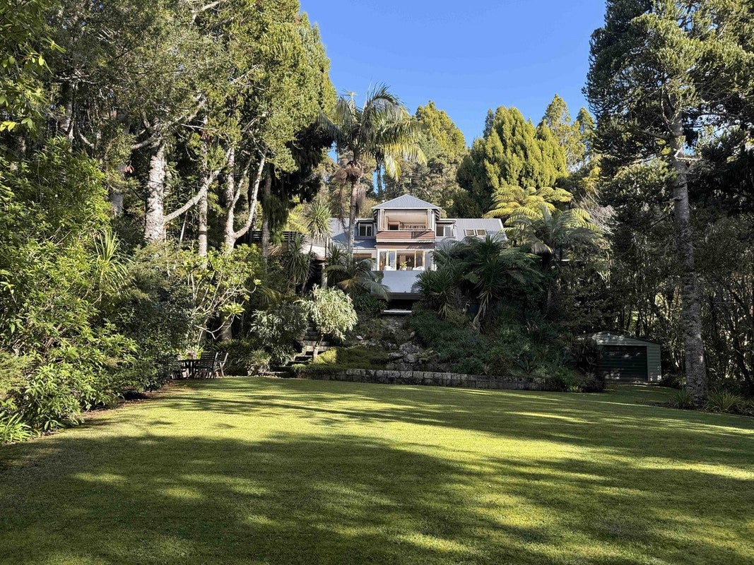 215 Konini Road, Titirangi, Auckland - Carousel 1
