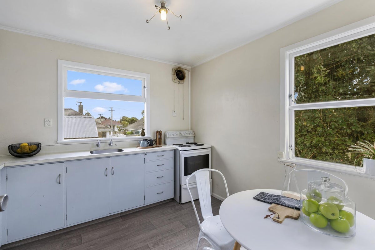 18A Barraud ST, AVALON, LOWER HUTT - Carousel 2