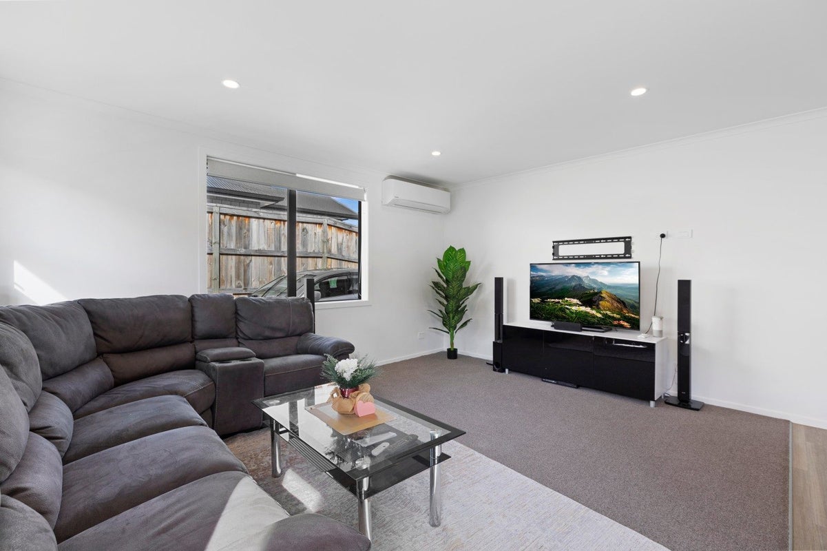 25 Whakaturou Crescent, Pyes Pa, Tauranga - Carousel 2