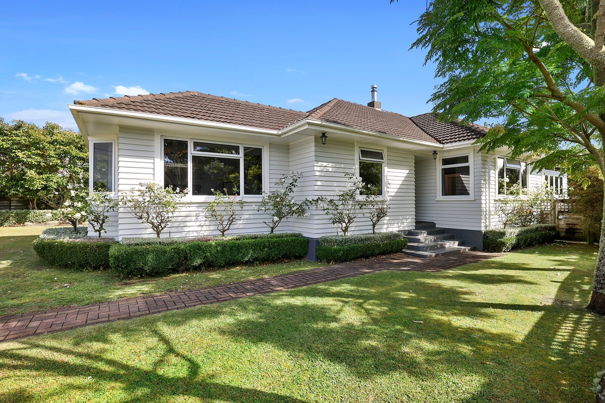 120 Carrington Street, Lower Vogeltown, New Plymouth - Carousel 1