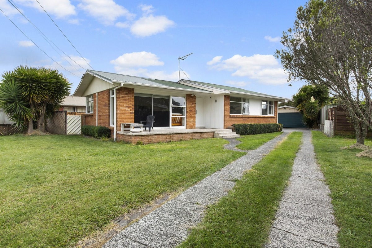 4 Gerrand Place, Chedworth, Hamilton - Carousel 2
