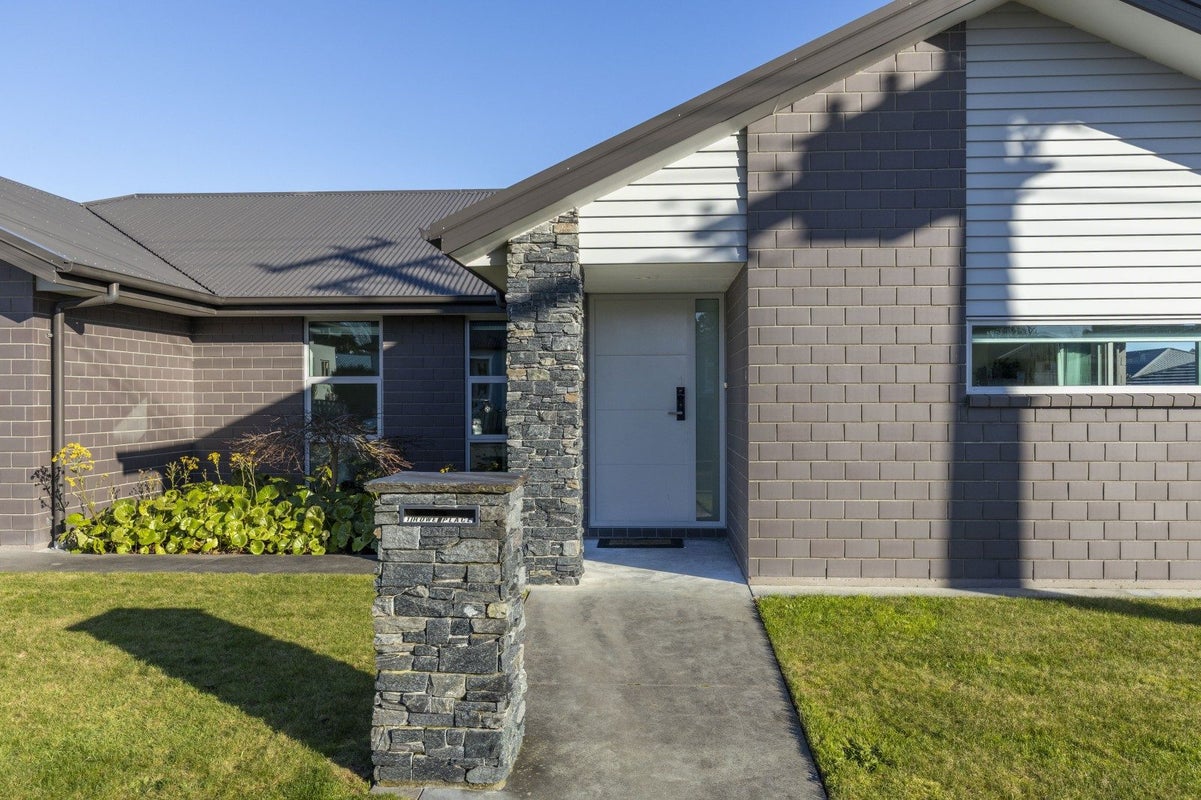 1 Howe Place, Upper Vogeltown, New Plymouth - Carousel 25