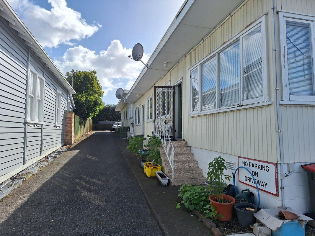 2/10 Croydon Road, Mount Eden, Auckland - Carousel 7