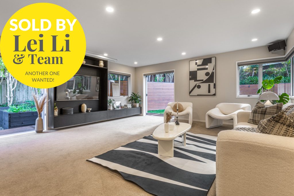 16 Javelin Place, West Harbour, Auckland - Carousel 1