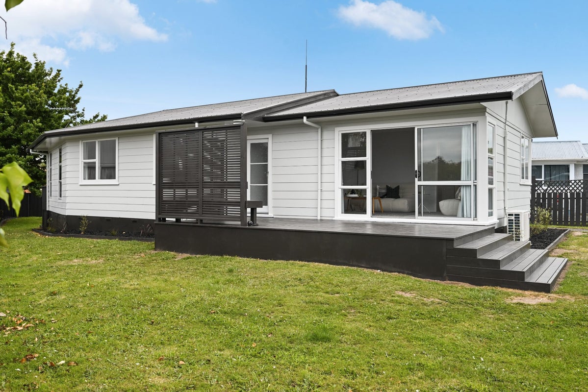13 Margaret Place, Deanwell, Hamilton - Carousel 1