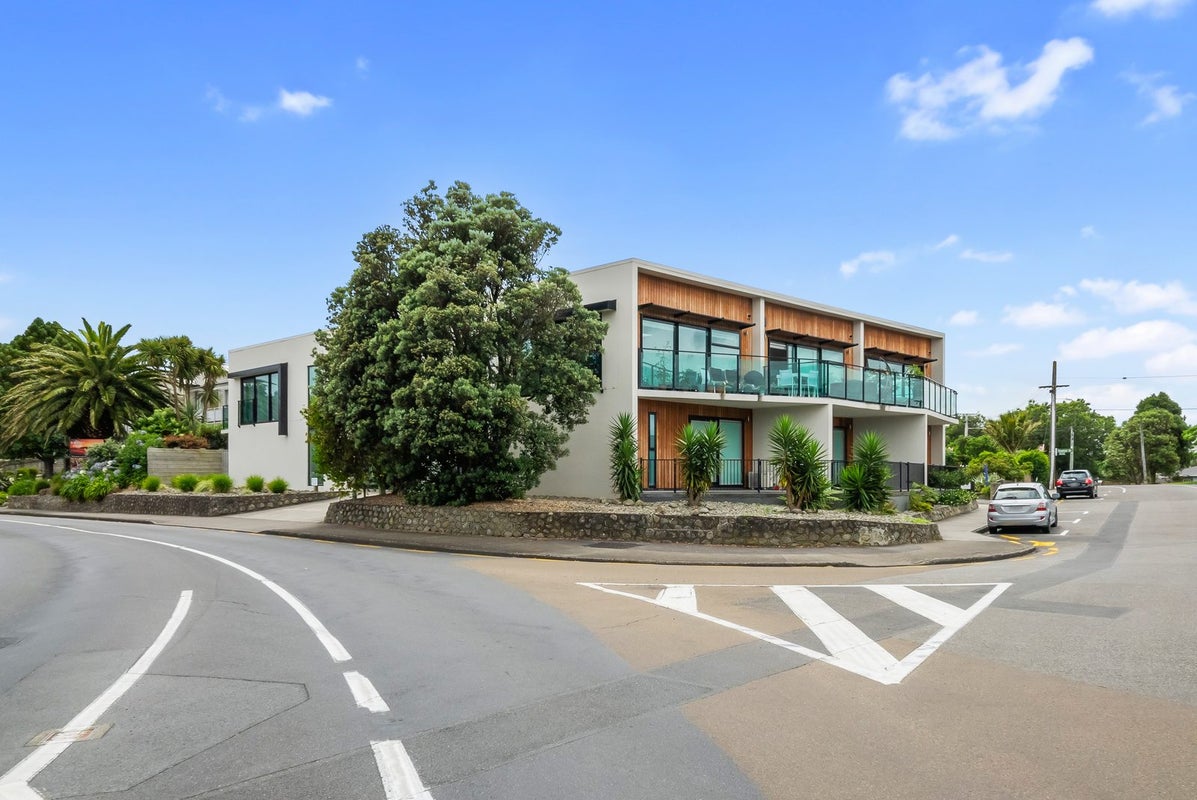2/2 Matatua Road, Raumati Beach, Paraparaumu - Carousel 1