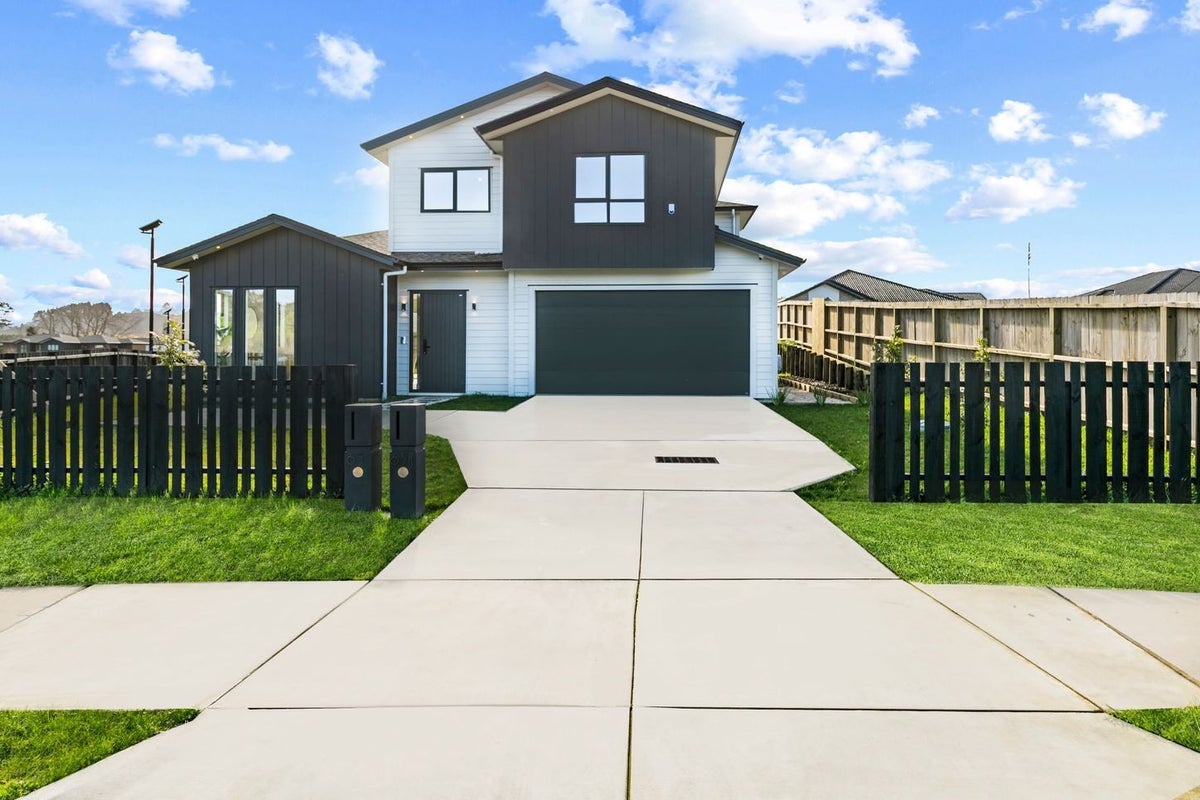 63 Mcindoe Road, Kumeu - Carousel 1