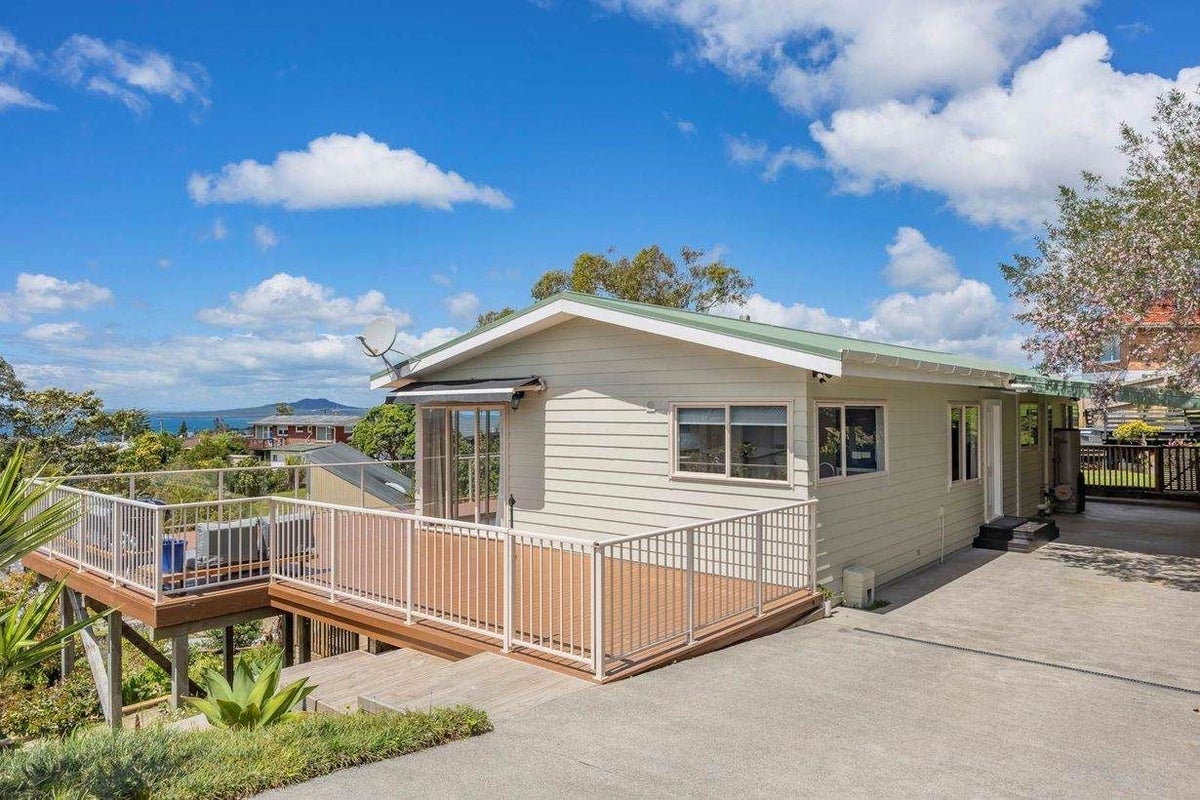 3 Dalmeny Close, Murrays Bay, Auckland - Carousel 1