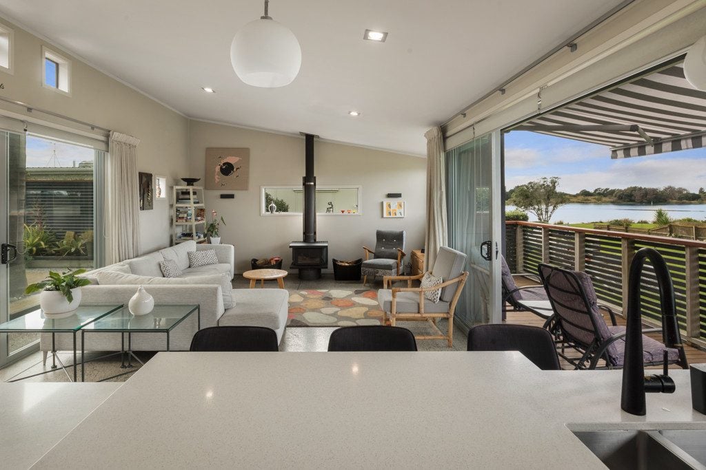 32 Roretana Drive, Athenree, Katikati - Carousel 1