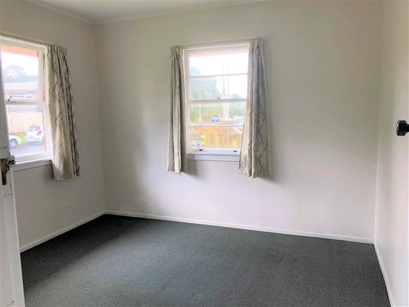4/2 Godley Road, Green Bay, Auckland - Carousel 2
