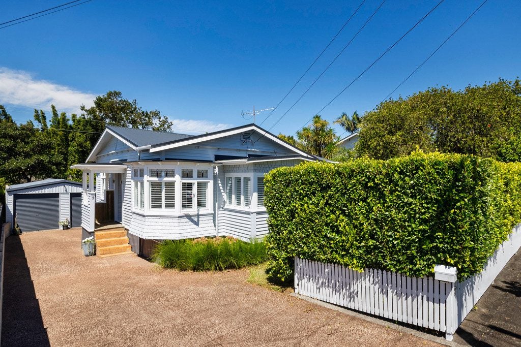 7 Thomas Avenue, Mount Albert, Auckland - Carousel 1