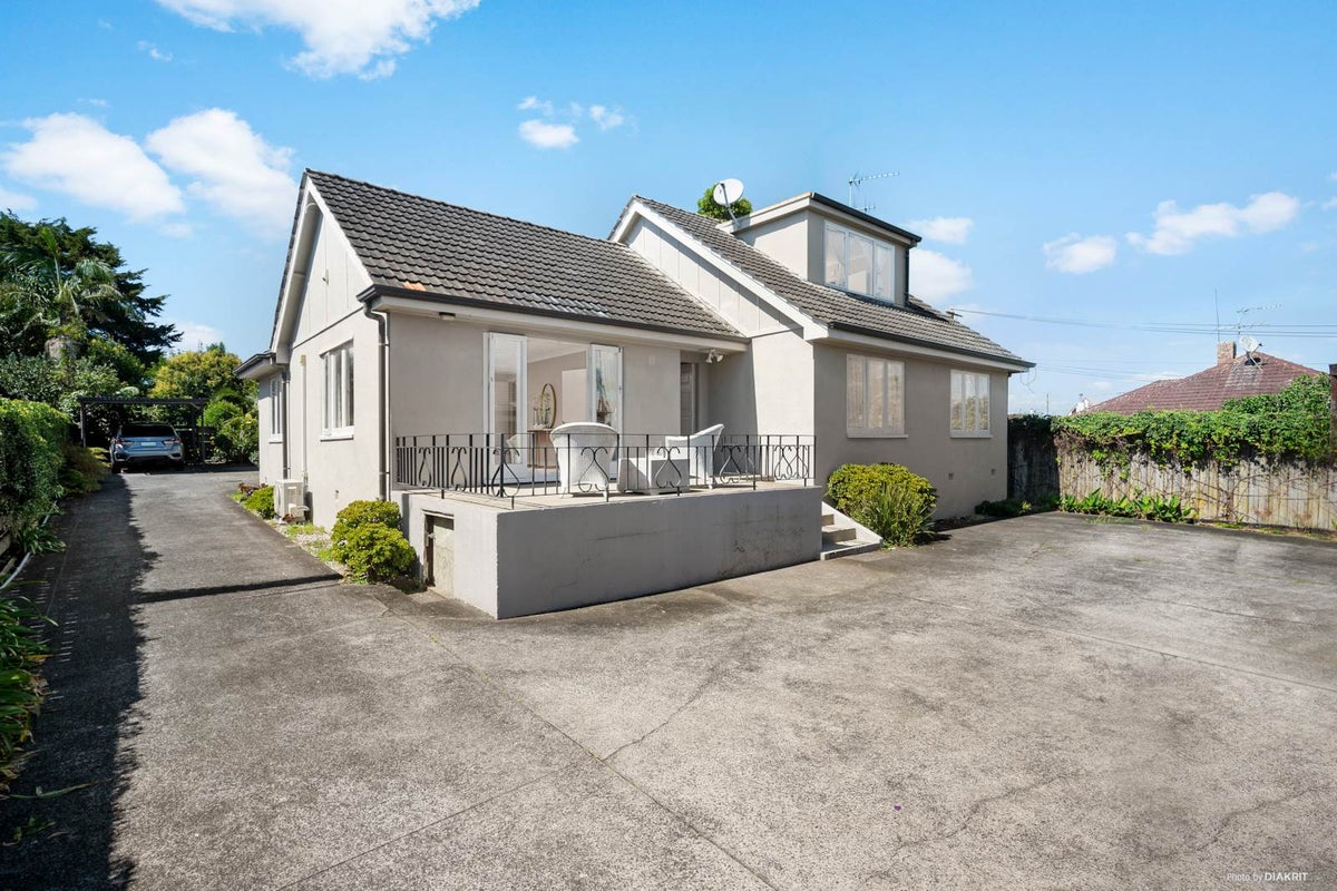 2/248 Bucklands Beach Road, Bucklands Beach, Auckland - Carousel 1