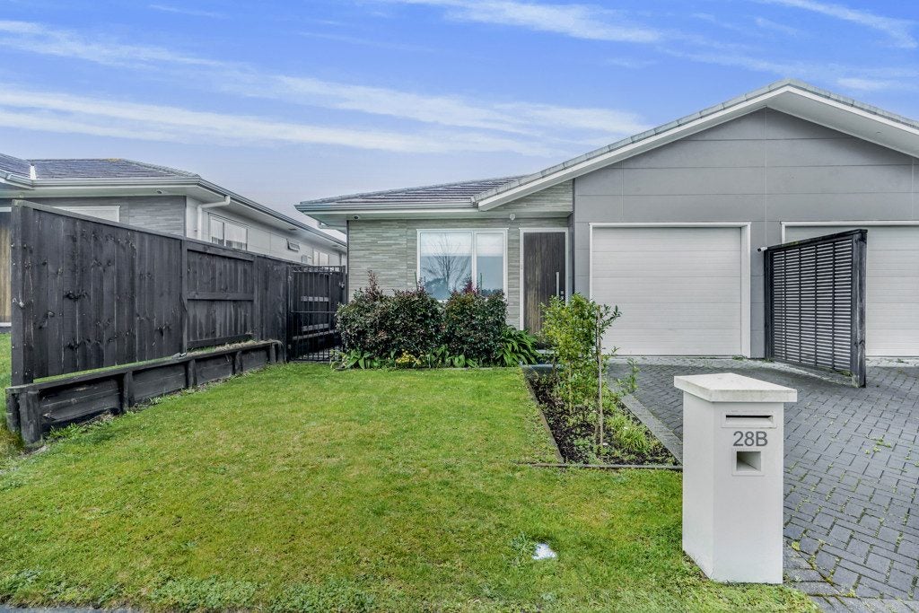 28B Yanicks Crescent, Fitzroy, Hamilton - Carousel 1