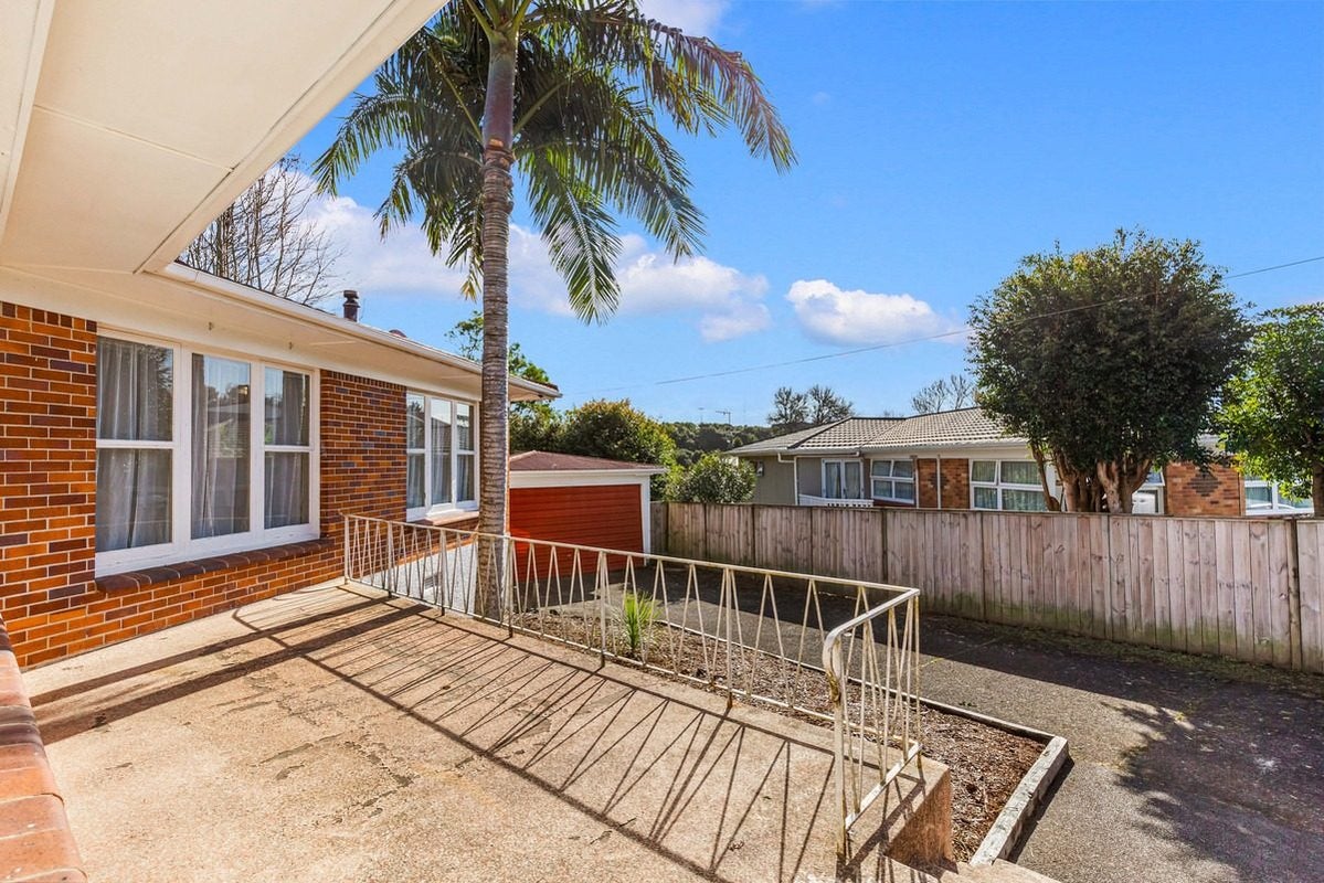 52 Sylvan Crescent, Te Atatu South, Auckland - Carousel 2