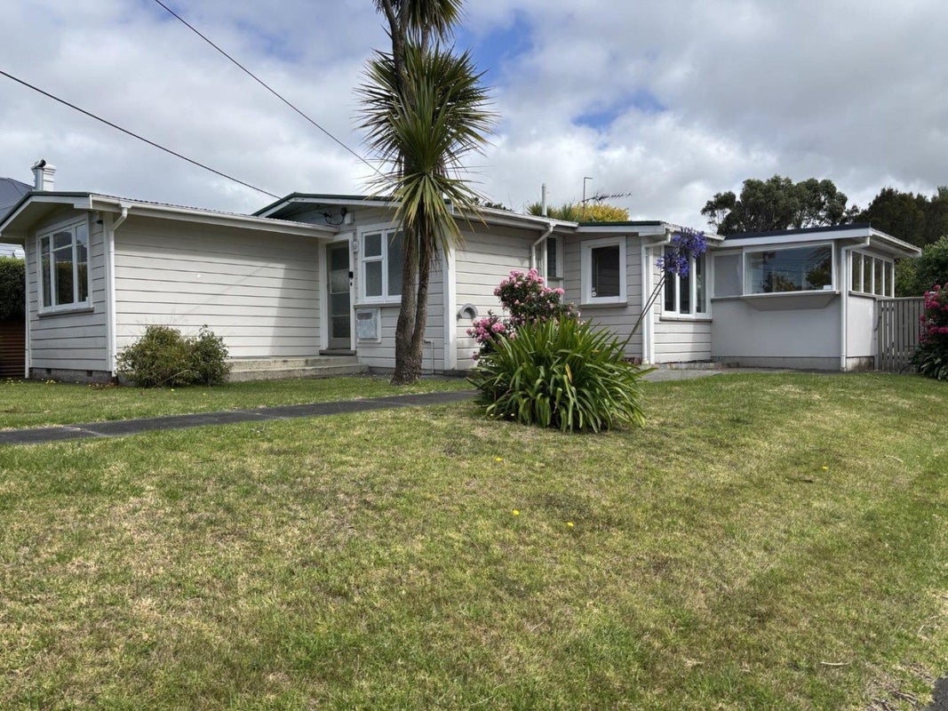 32 Bignell Street, Gonville, Whanganui - Carousel 1