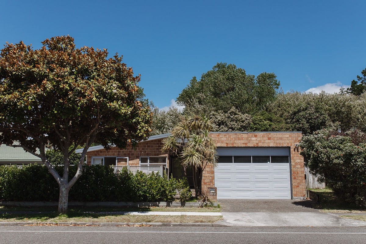 102 Weggery Drive, Waikanae Beach, Waikanae - Carousel 1