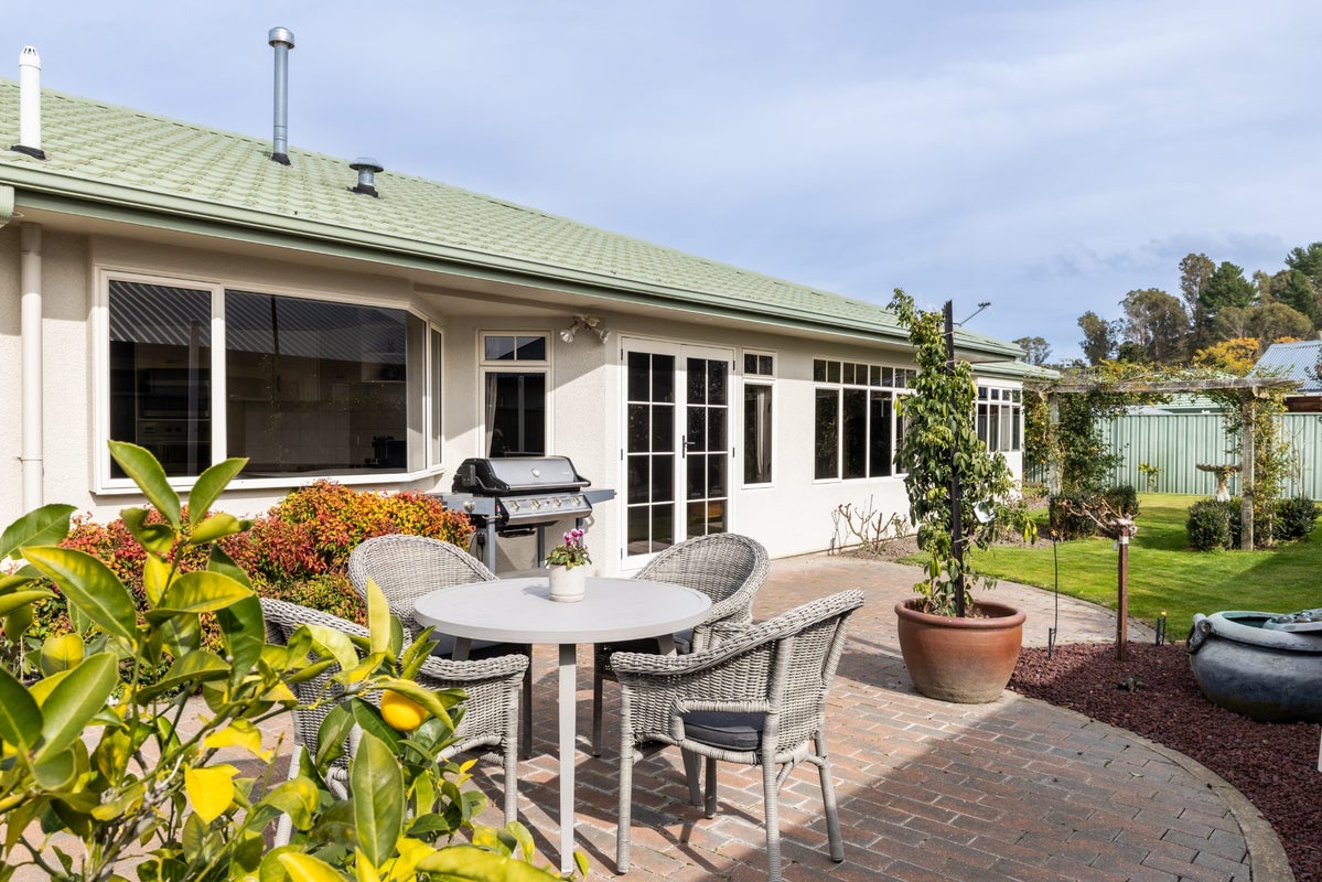 52 Kensington Drive, Taradale, Napier, Hawke's Bay - Carousel 21