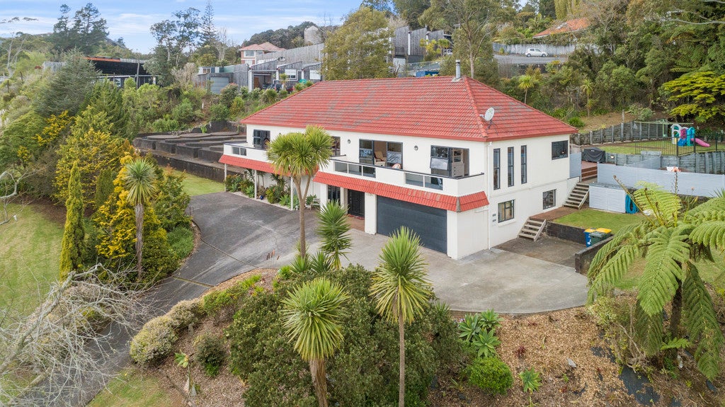 7 North Way, Titirangi, Auckland - Carousel 1