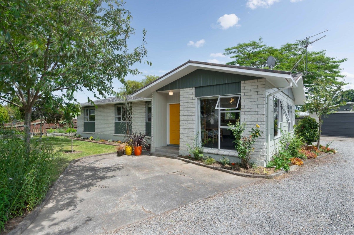 10 Reading Street, Greytown - Carousel 1