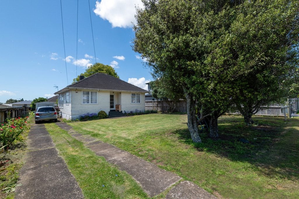 3 Lloyd Avenue, Papatoetoe, Auckland - Carousel 2