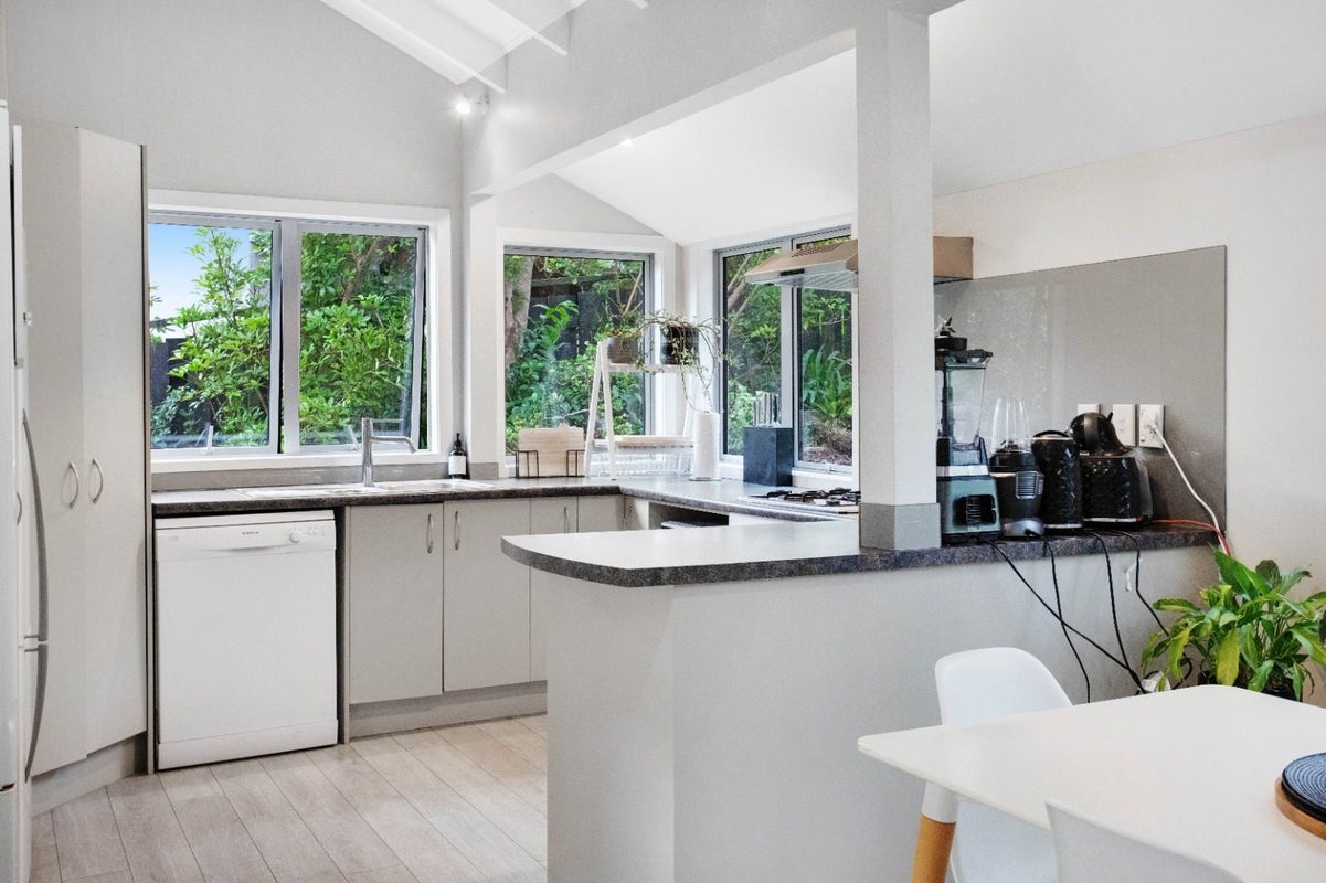 2/11 Limmer Place, Browns Bay, Auckland - Carousel 2
