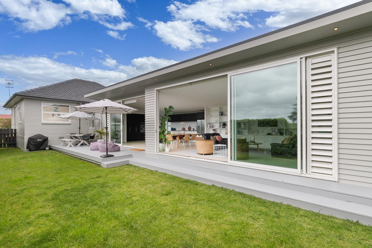52 Walmer Road, Point Chevalier, Auckland - Carousel 2