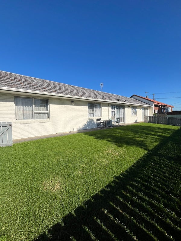 2/112 Carrington Road, Mount Albert, Auckland - Carousel 1