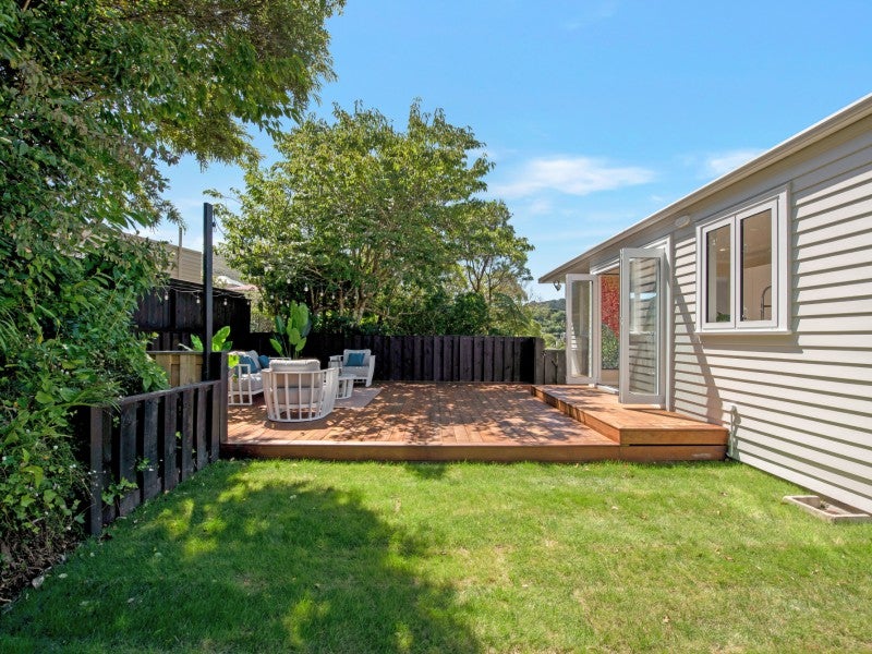 30 Hathaway Avenue, Karori, Wellington - Carousel 1