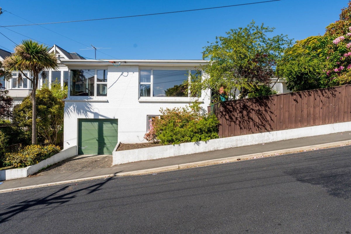 16 Leven Street, Roslyn, Dunedin - Carousel 1