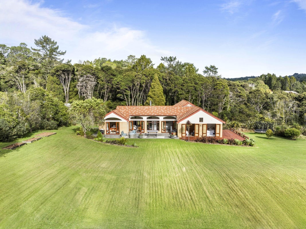 79A Carter Road, Oratia, Auckland - Carousel 1