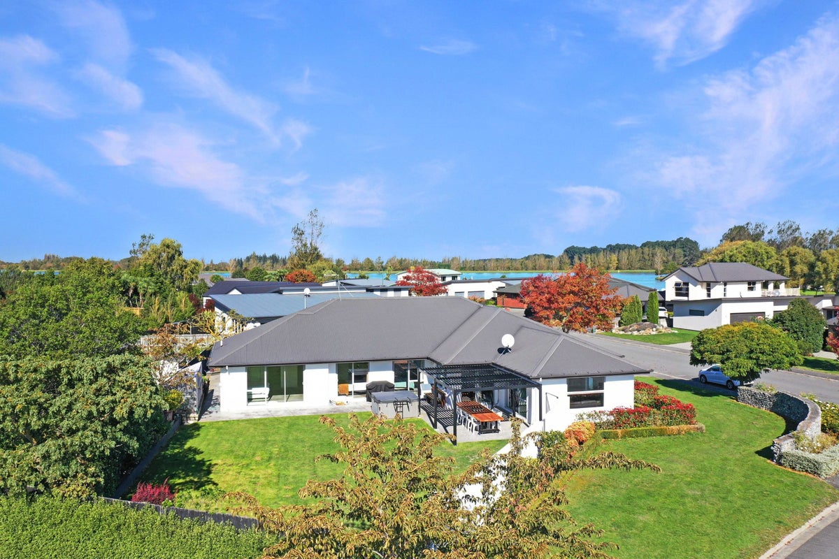3 Ludlow Drive, Huntingdon, Ashburton - Carousel 1