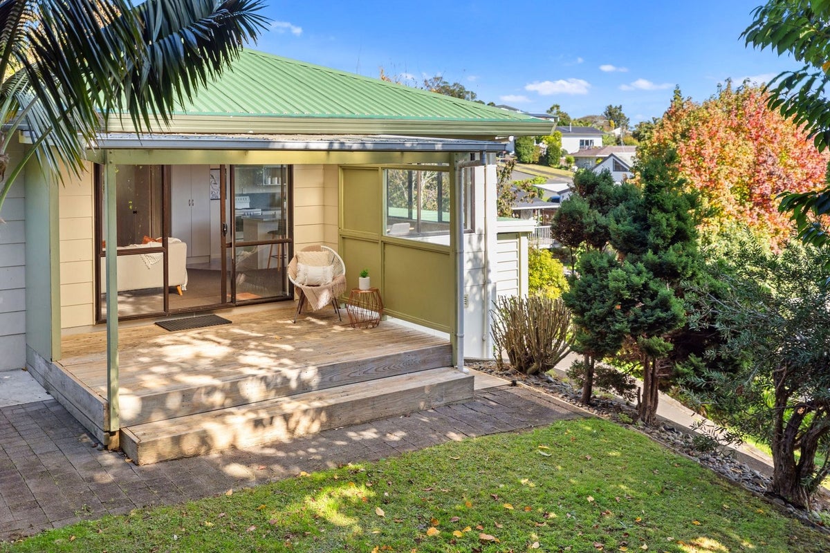 5 Peppertree Way, Brookfield, Tauranga - Carousel 2