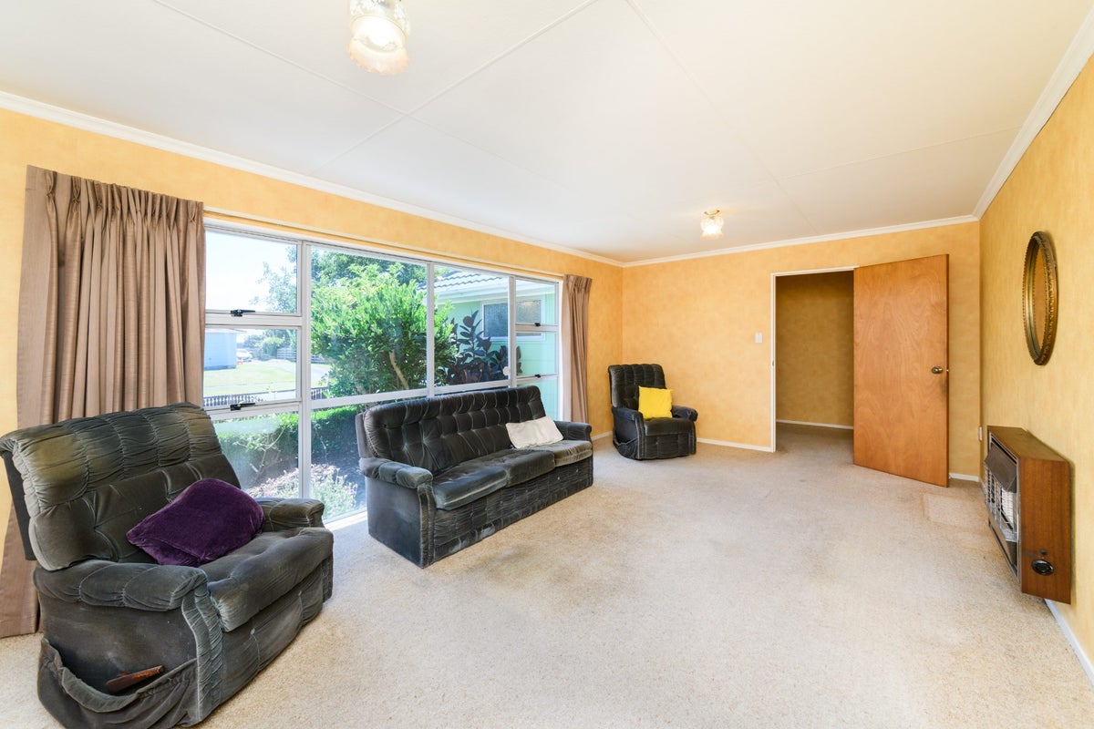 46 Hillcrest Drive, Kelvin Grove, Palmerston North - Carousel 2
