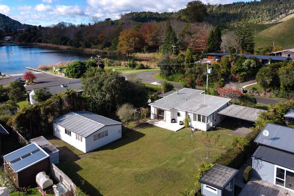 8 Benn Road, Lake Okareka, Rotorua - Carousel 2