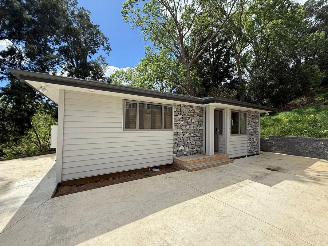 90 Point View Drive, East Tamaki Heights, Auckland - Carousel 1