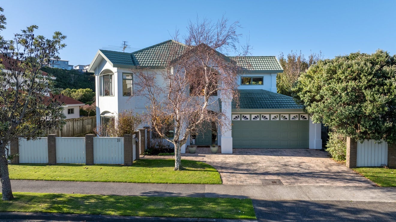 18 Amesbury Drive, Churton Park, Wellington - Carousel 1
