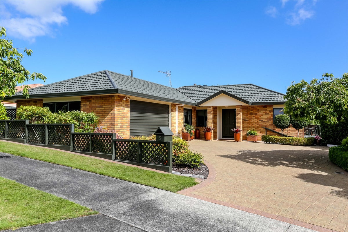 5 Ashmore Drive, Frankleigh Park, New Plymouth - Carousel 1
