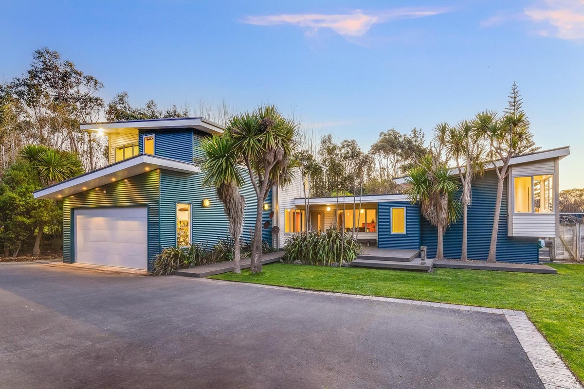 21 Paekakariki Hill Road, Pauatahanui, Porirua - Carousel 1