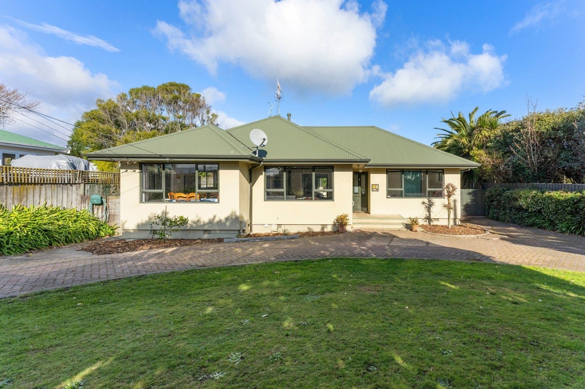62 Raumati Road, Raumati Beach, Paraparaumu - Carousel 1