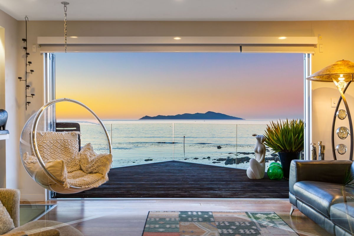 7 Ocean Parade, Pukerua Bay, Porirua - Carousel 2