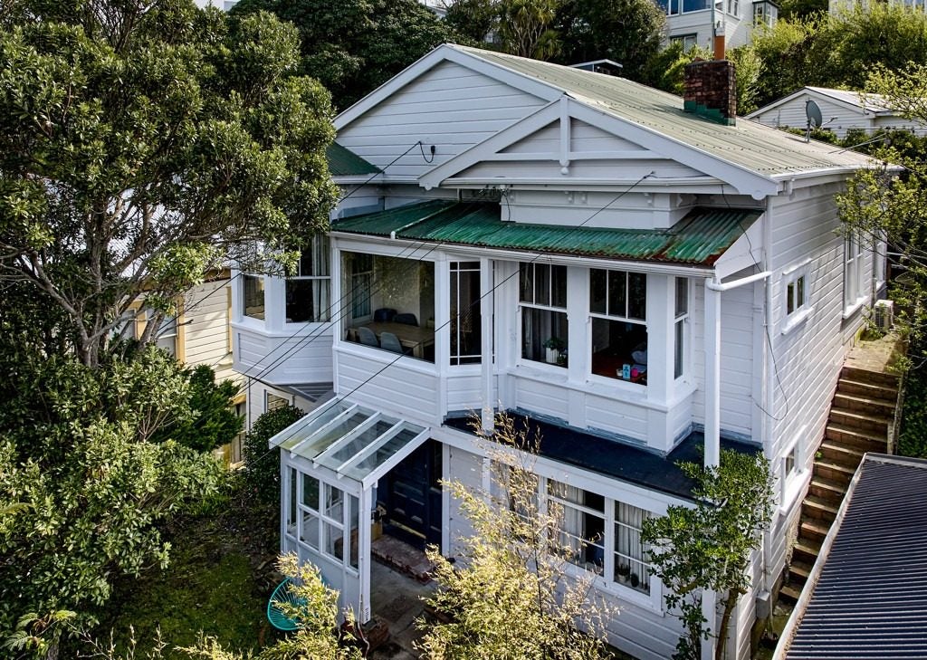 64 Kelburn Parade, Kelburn, Wellington - Carousel 1