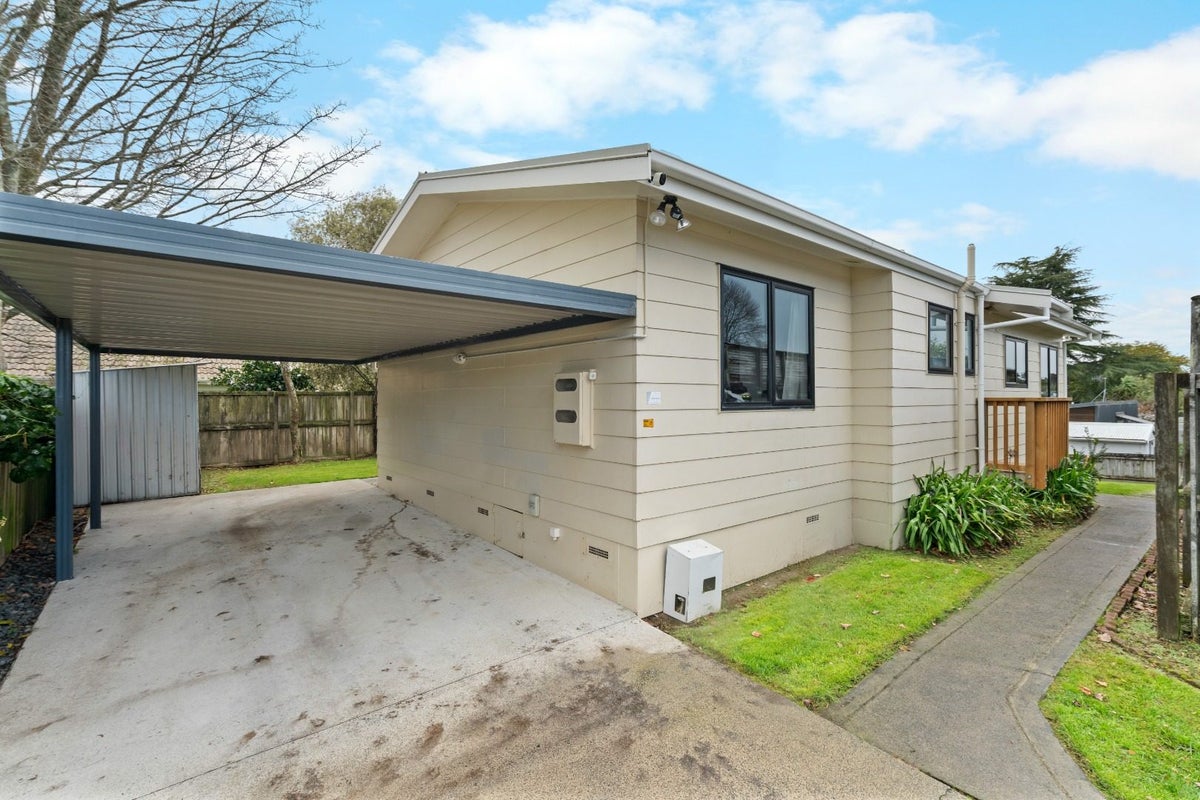 15A Sillary Street, Hamilton East, Hamilton - Carousel 2