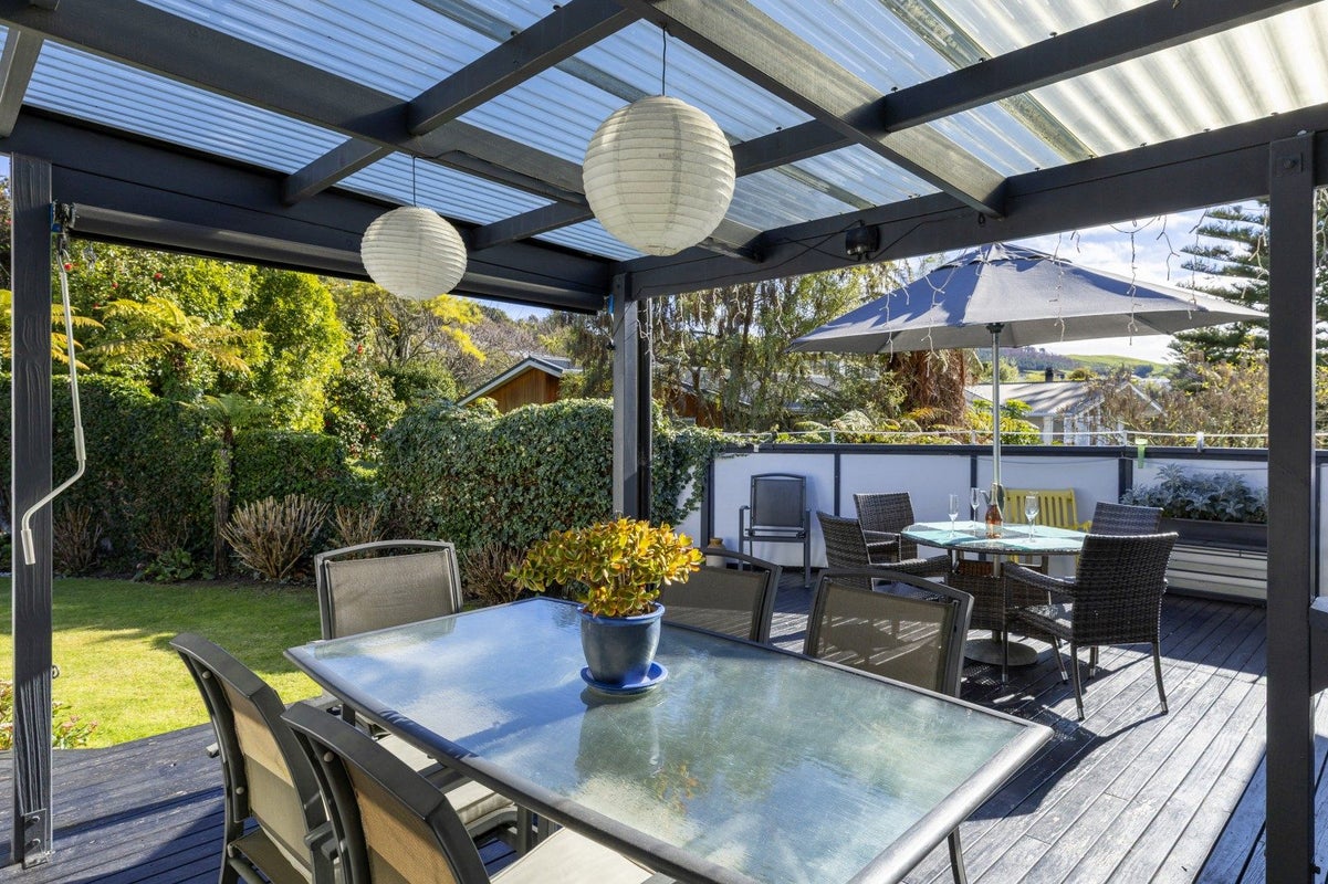 11 Earle Place, Acacia Bay, Taupo - Carousel 2