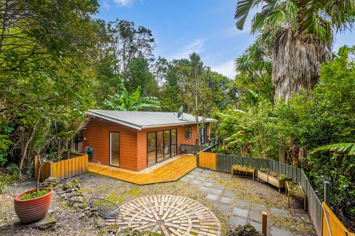 56 Tanekaha Road, Titirangi, Auckland - Carousel 1
