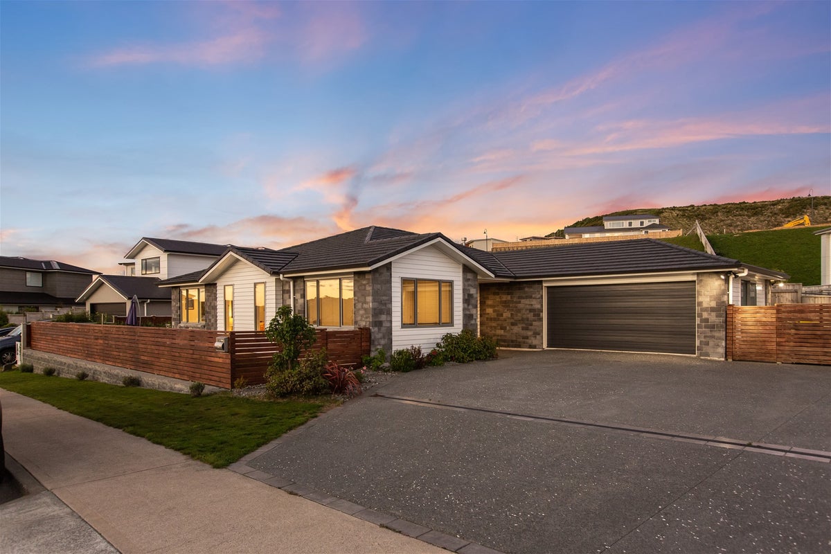89 John Burke DR, Aotea, PORIRUA - Carousel 2