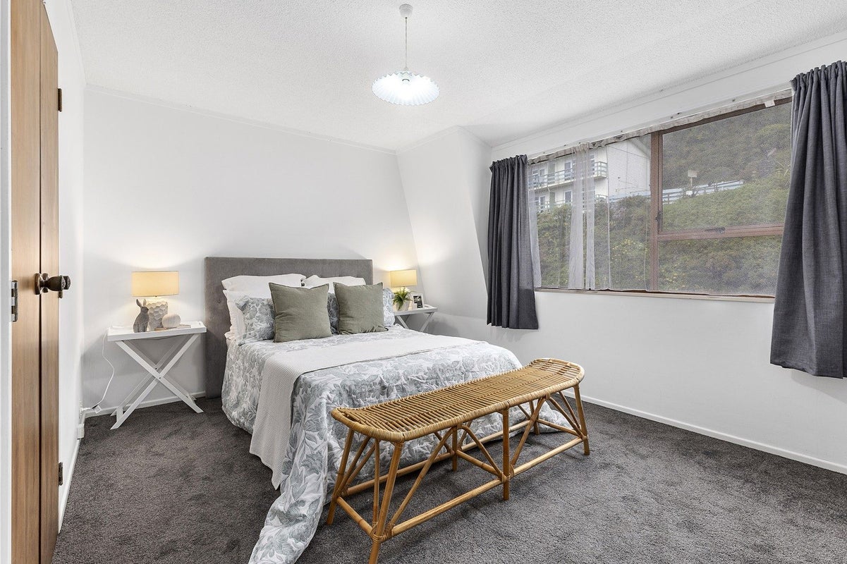 1 Southern Cross Cres, Island Bay, Wellington - Carousel 2